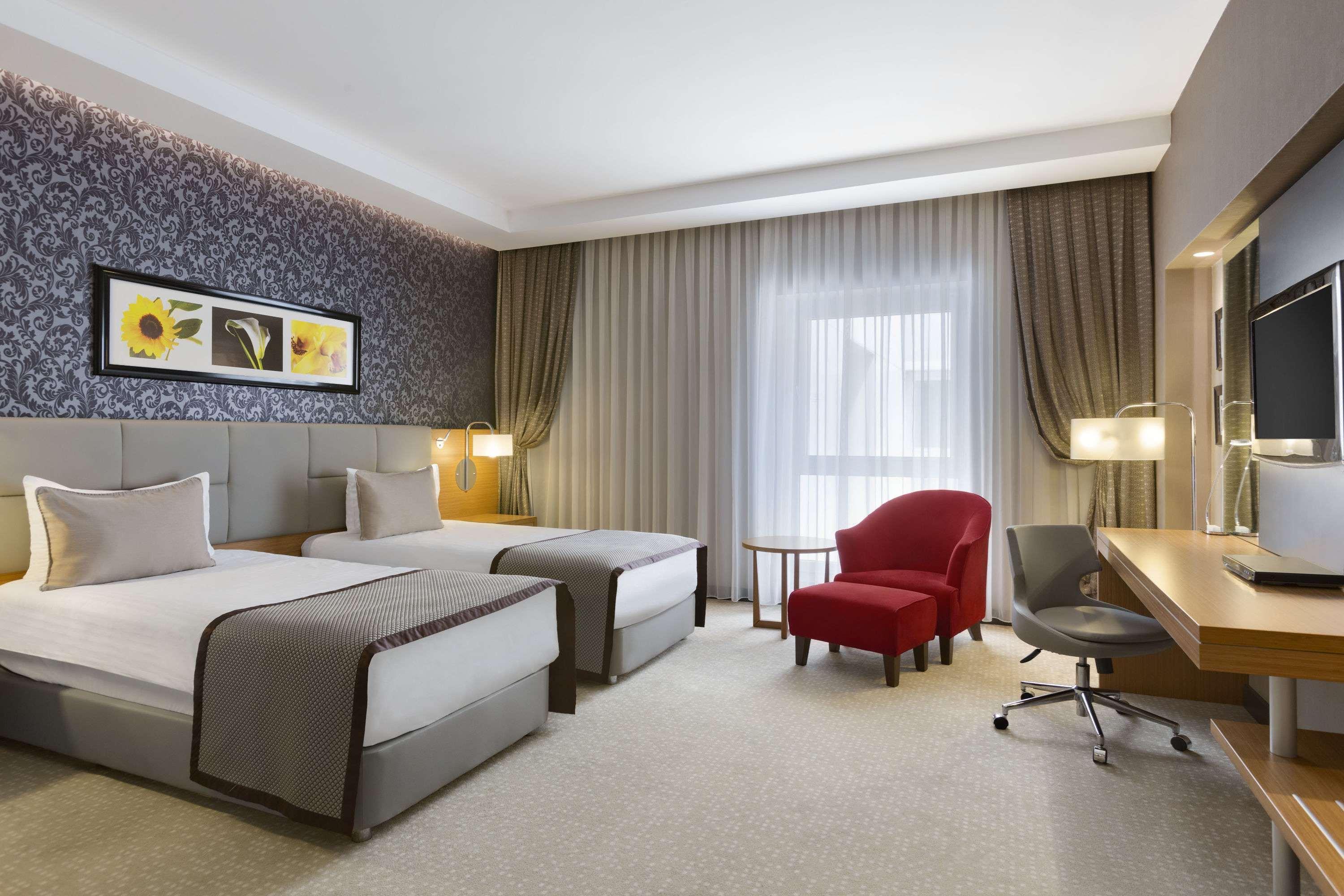 Hotel Ramada Plaza By Wyndham Izmit Kocaeli Exteriér fotografie A room at the hotel