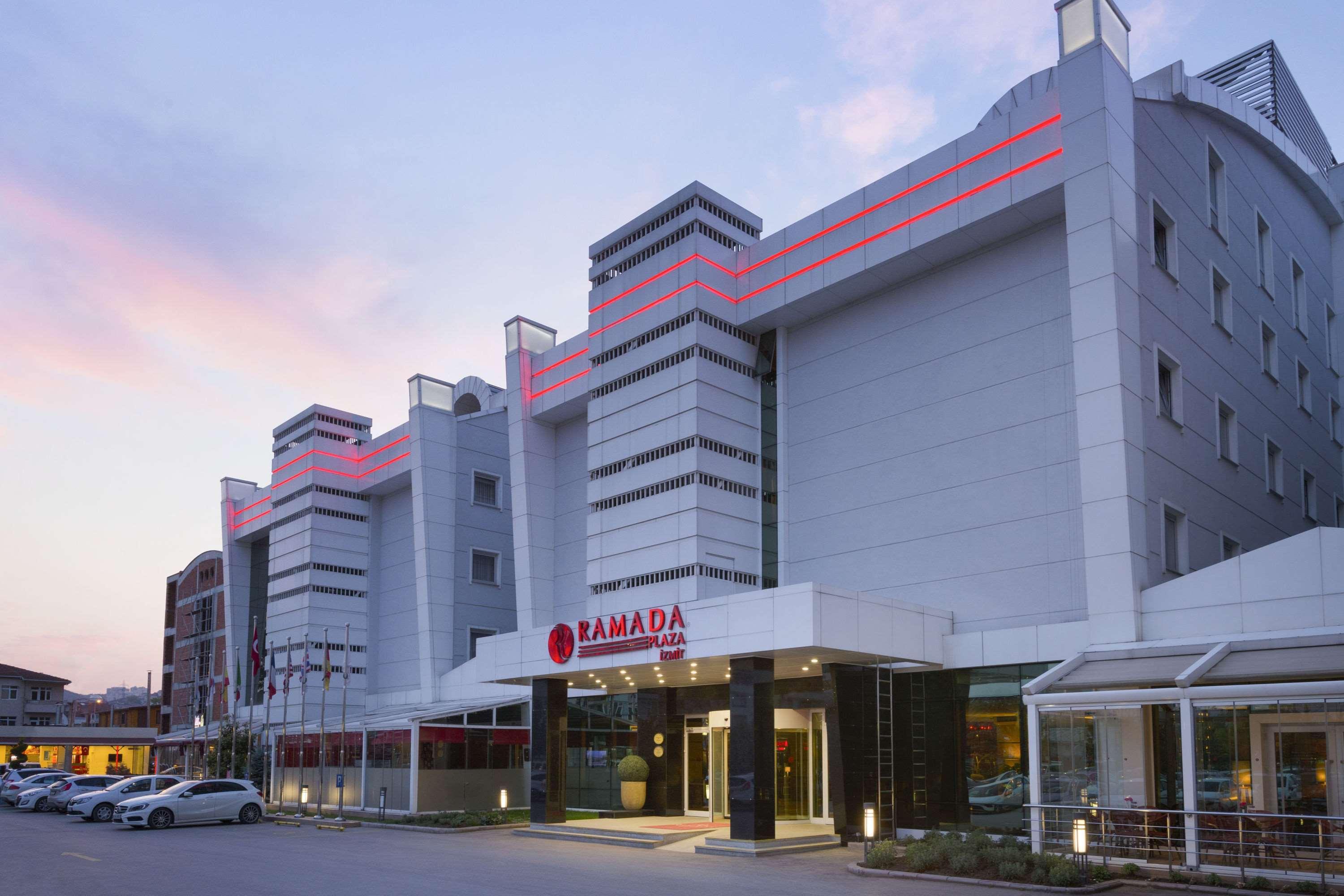 Hotel Ramada Plaza By Wyndham Izmit Kocaeli Exteriér fotografie The hotel in 2012