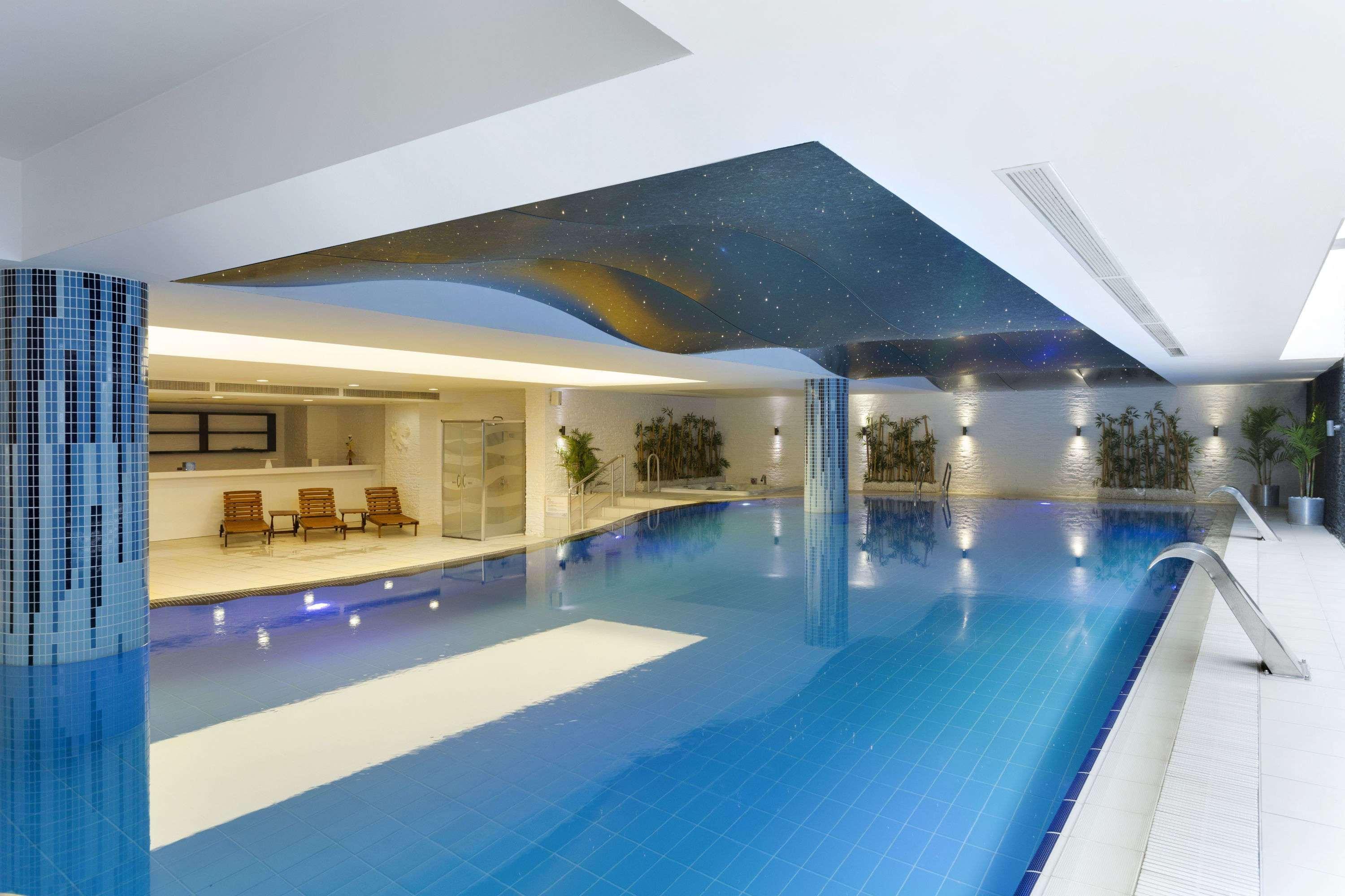 Hotel Ramada Plaza By Wyndham Izmit Kocaeli Exteriér fotografie The swimming pool at the hotel