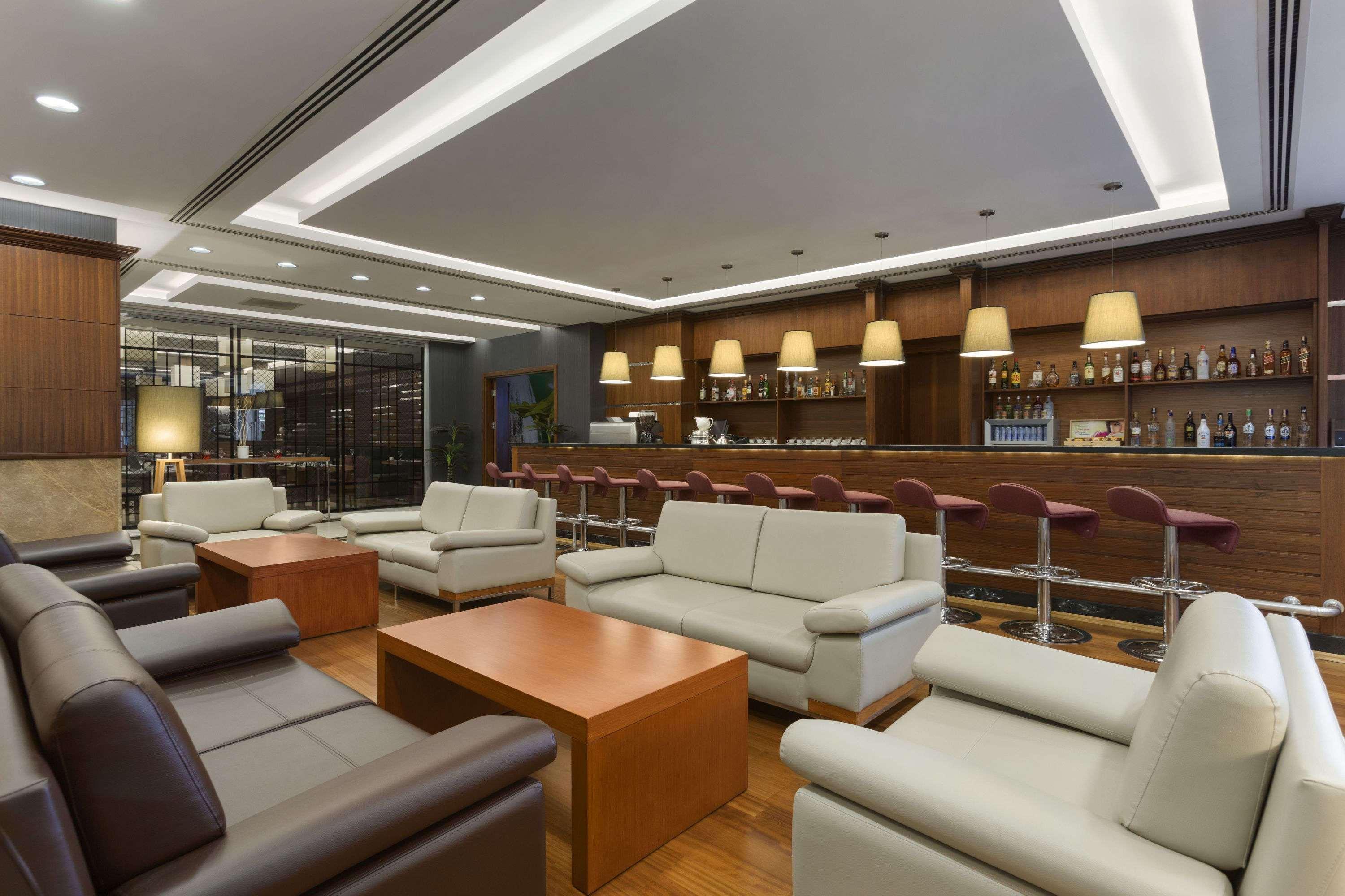 Hotel Ramada Plaza By Wyndham Izmit Kocaeli Exteriér fotografie The lounge at the airport