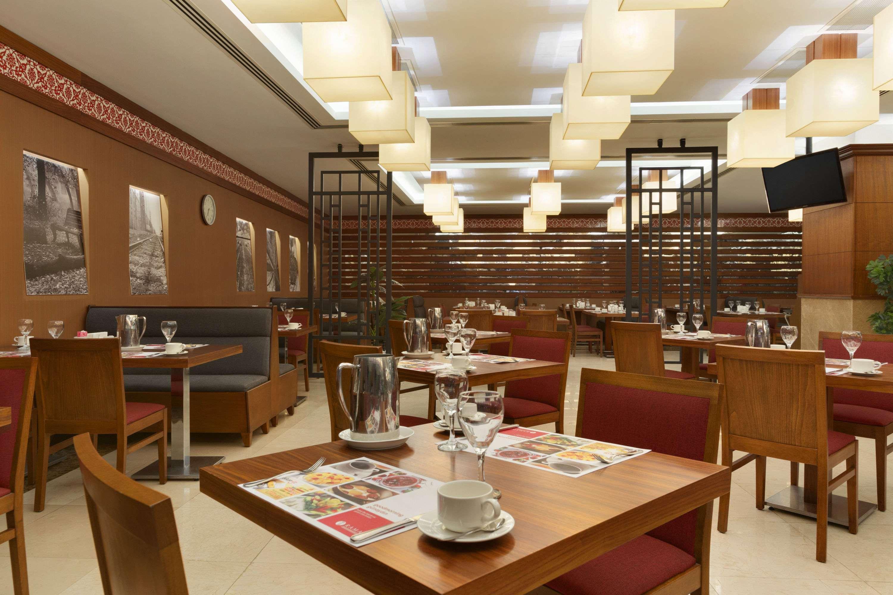 Hotel Ramada Plaza By Wyndham Izmit Kocaeli Exteriér fotografie Interior of a typical restaurant