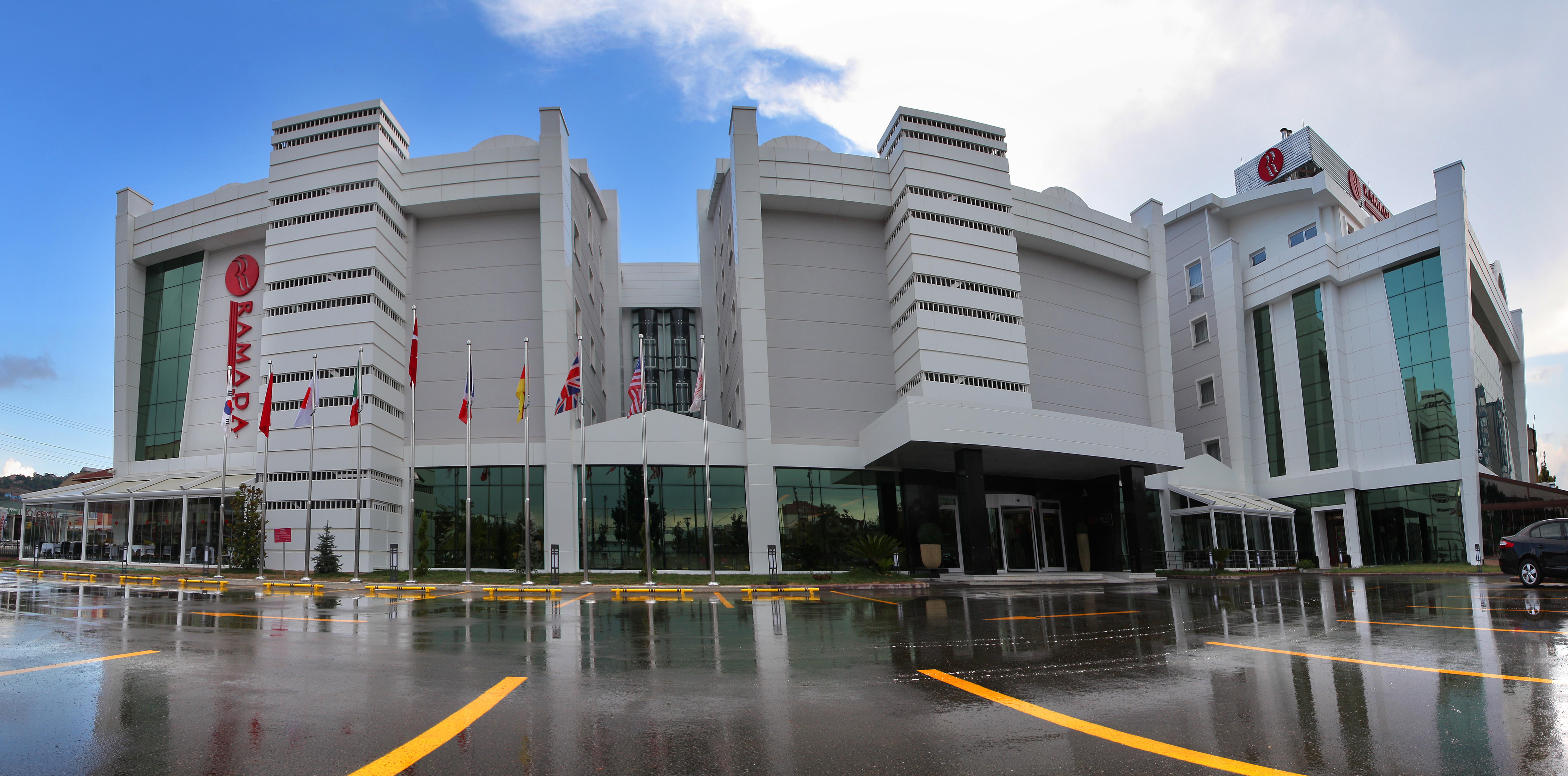 Hotel Ramada Plaza By Wyndham Izmit Kocaeli Exteriér fotografie The hotel's main entrance