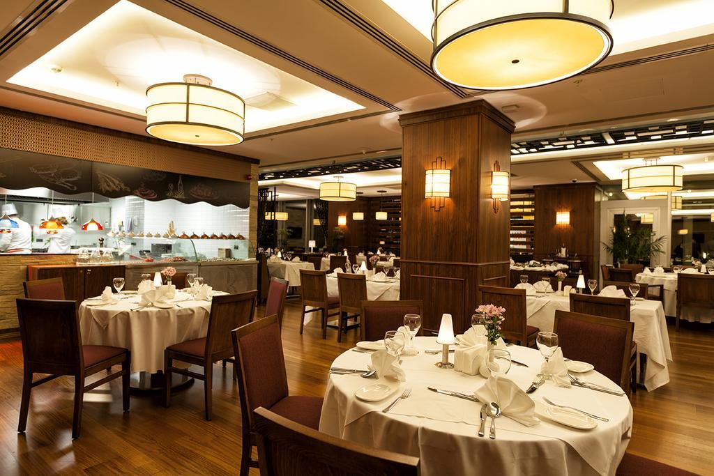 Hotel Ramada Plaza By Wyndham Izmit Kocaeli Exteriér fotografie The interior of the restaurant
