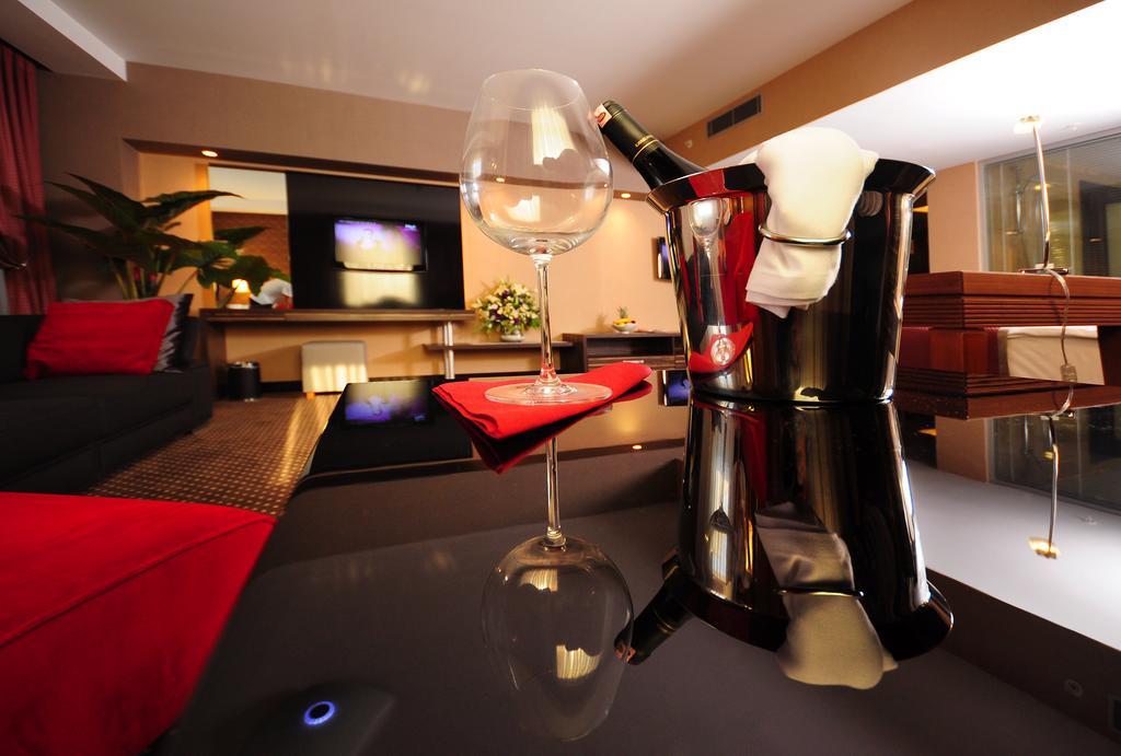 Hotel Ramada Plaza By Wyndham Izmit Kocaeli Exteriér fotografie A 3D image of a room