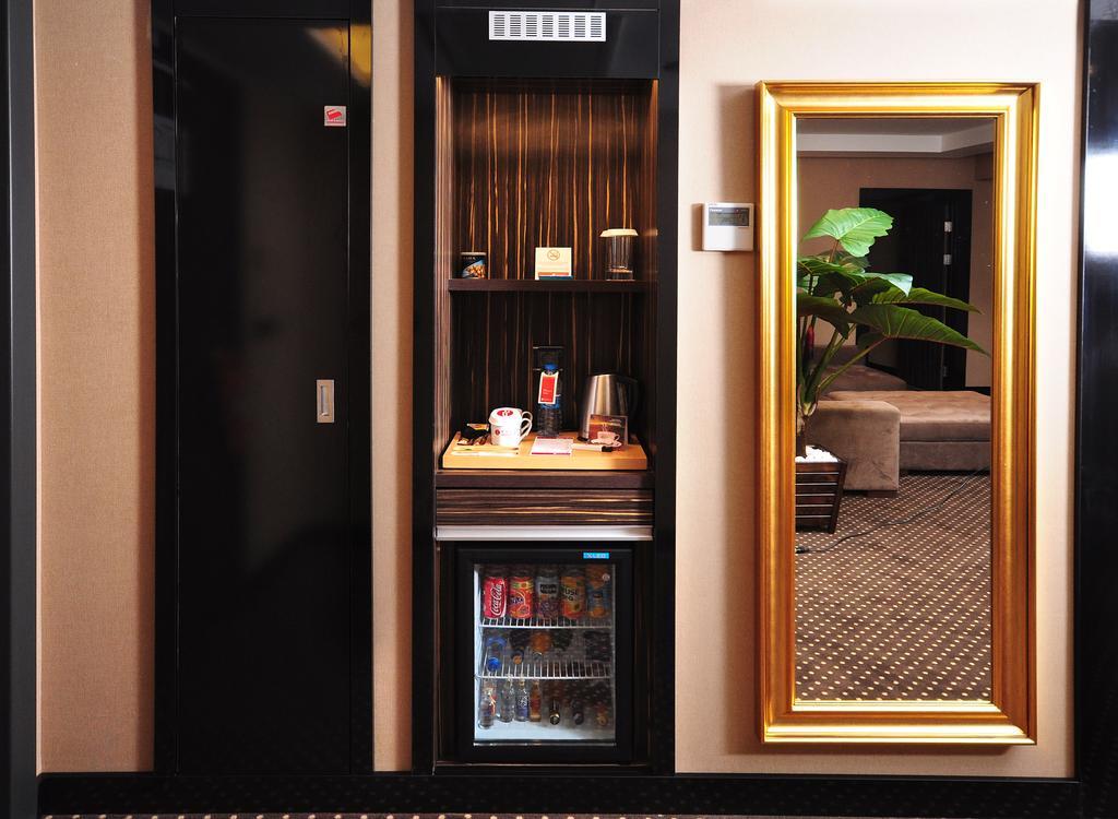 Hotel Ramada Plaza By Wyndham Izmit Kocaeli Exteriér fotografie A wet bar in a hotel room