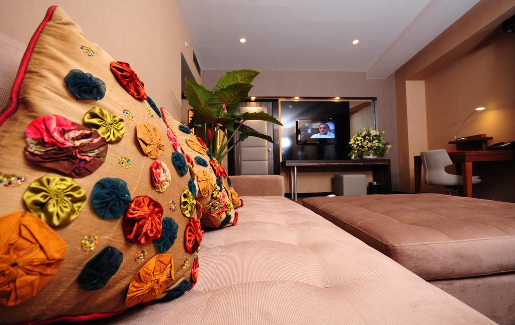 Hotel Ramada Plaza By Wyndham Izmit Kocaeli Exteriér fotografie A room at the hotel