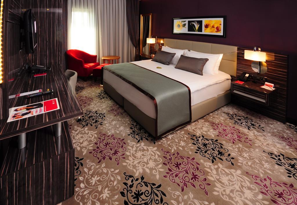 Hotel Ramada Plaza By Wyndham Izmit Kocaeli Exteriér fotografie A room at the hotel