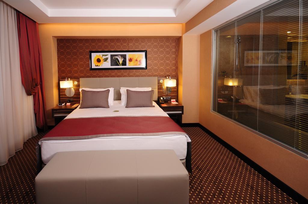 Hotel Ramada Plaza By Wyndham Izmit Kocaeli Pokoj fotografie A room at the hotel