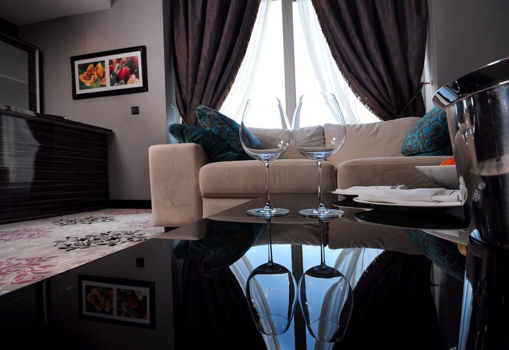 Hotel Ramada Plaza By Wyndham Izmit Kocaeli Exteriér fotografie A living room