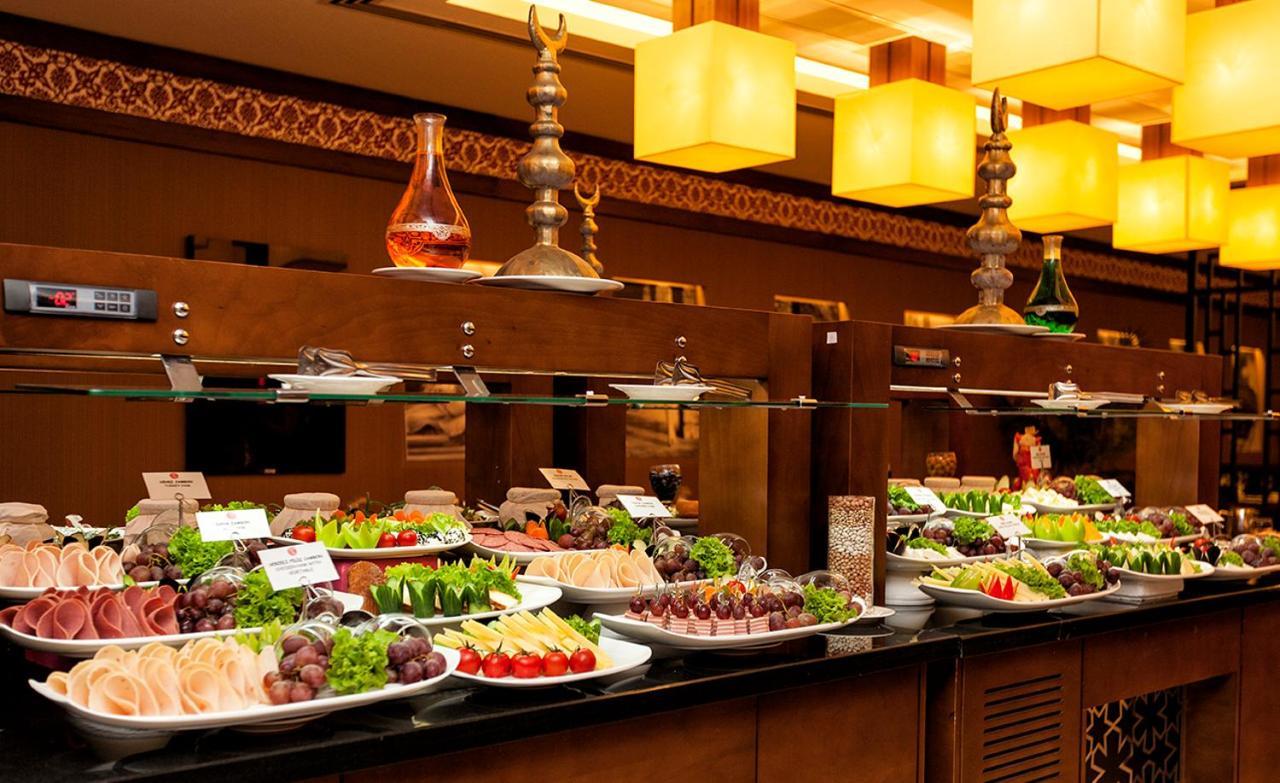 Hotel Ramada Plaza By Wyndham Izmit Kocaeli Exteriér fotografie A buffet at a hotel
