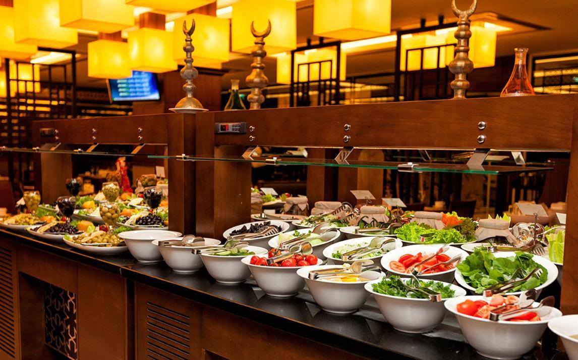 Hotel Ramada Plaza By Wyndham Izmit Kocaeli Exteriér fotografie A salad bar